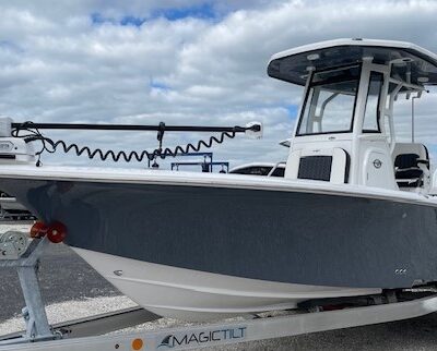 NEW 2025 Tidewater 2500 Carolina Bay Center Console