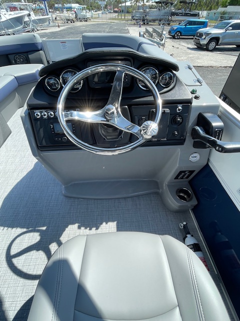 2025 Berkshire 24 RFX CTS3 Tri-toon Pontoon - Image 12