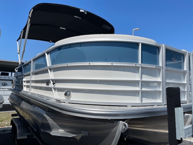 2025 Berkshire 22 RFX LE Tri-toon Pontoon - Image 3