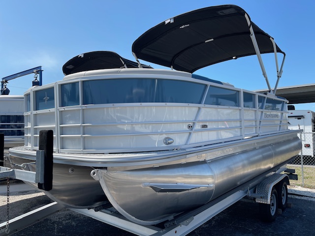 2025 Berkshire 22 RFX LE Tri-toon Pontoon - Image 4
