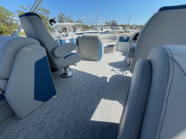 2025 Berkshire 22 RFX LE Tri-toon Pontoon - Image 13