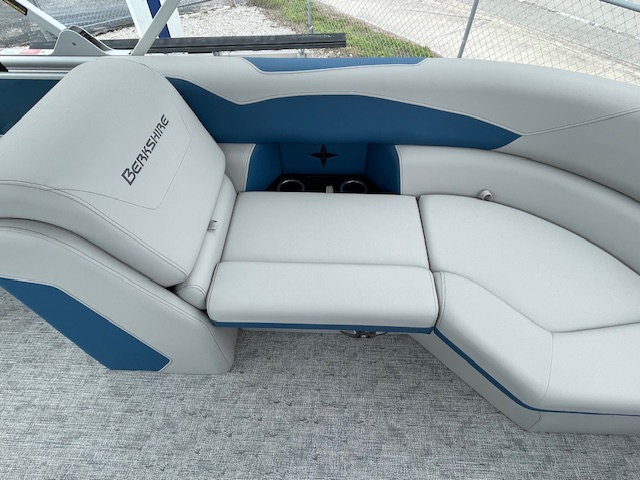 2025 Berkshire 22 RFX LE Tri-toon Pontoon - Image 20