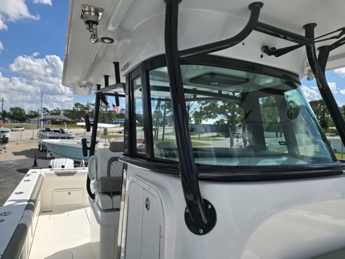 2023 World Cat 325 CC - Image 2