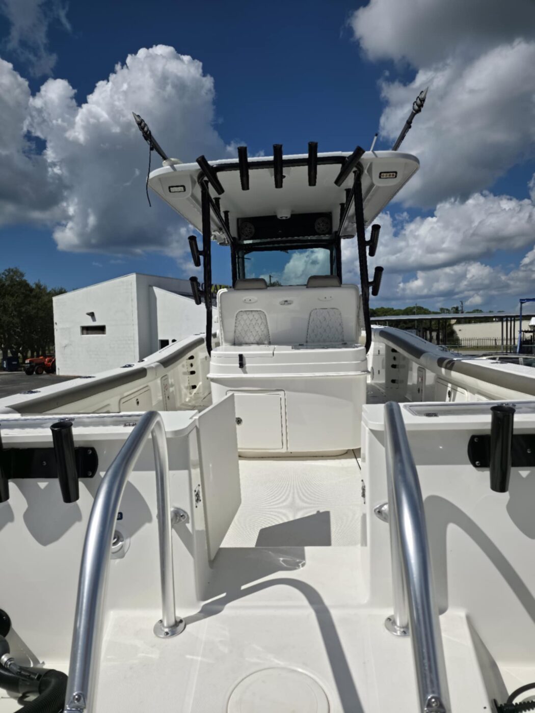 2023 World Cat 325 CC - Image 18